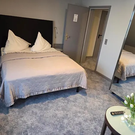 Zur Hotel