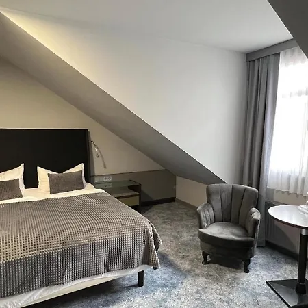 Zur Hotel
